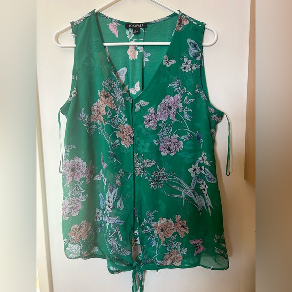 Sleeveless green blouse with flowers. Tie-front. - Picture 1 of 7